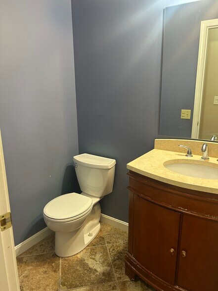 Building Photo - 19 Church Ln