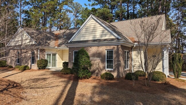 Building Photo - 501 Longwood Pl