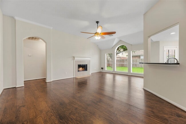 Building Photo - 210 Leisure Dr