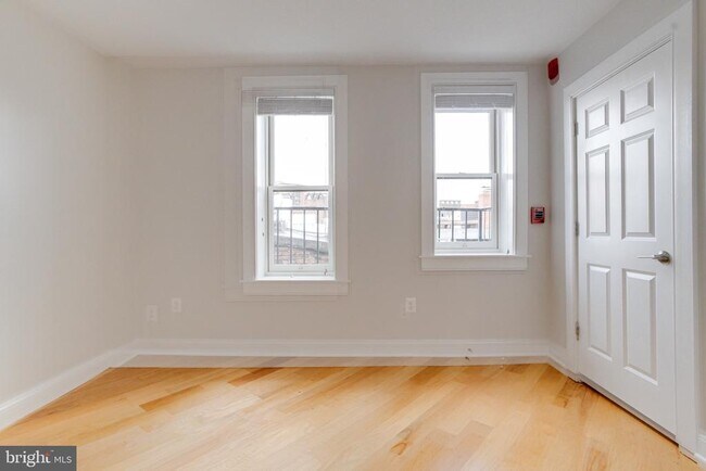 Building Photo - 847 Park Ave