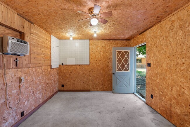 Building Photo - Well-Kept Home in Crosby Park Estates