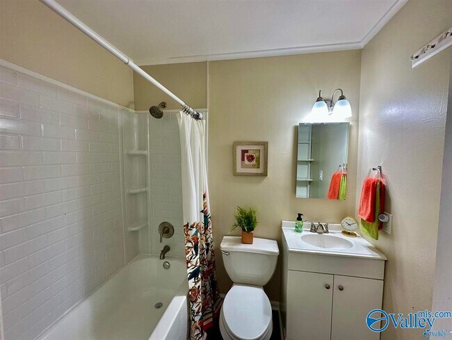 Building Photo - 1529 Mckinley Ave NE