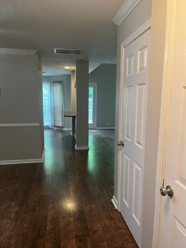 Building Photo - Charming 2 Bed, 2.5 Bath Townhouse in Nashville - Perfect Rental Opportunity!