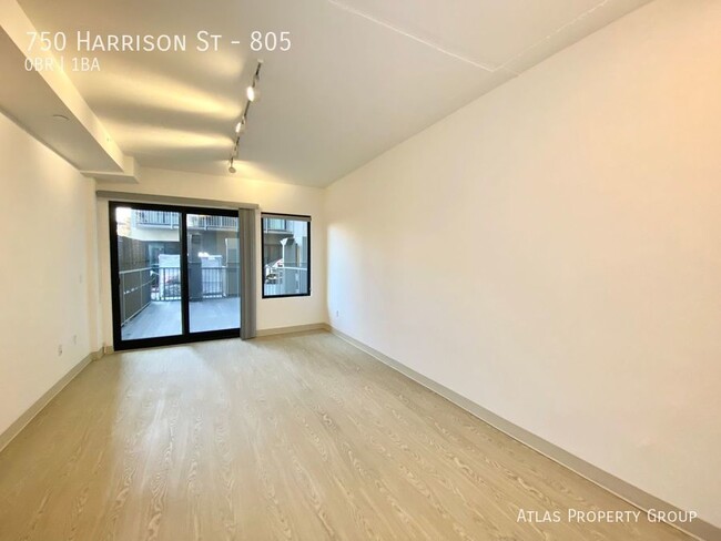 Building Photo - Cute Studio Downtown! 8 Weeks Free!!