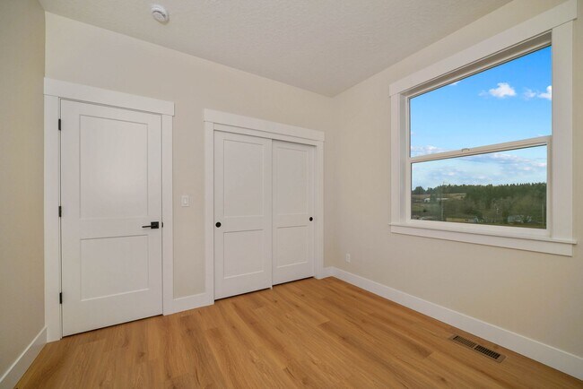 Building Photo - 3Bd/2Ba Single Story Home - Available Soon!