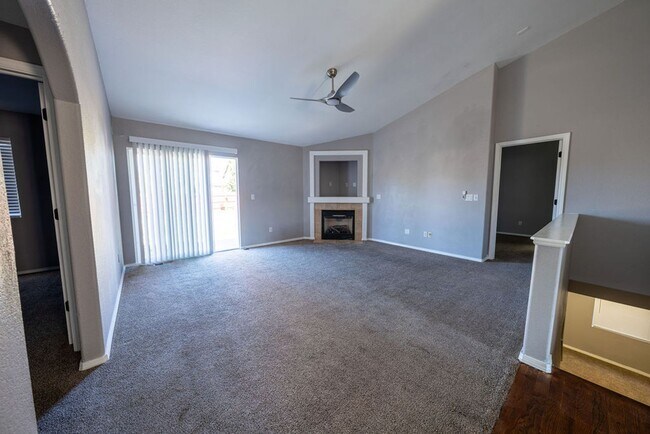 Building Photo - Stunning 4-bedroom, 3-bathroom home near Ft Carson!