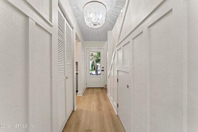 Building Photo - 798 Main St