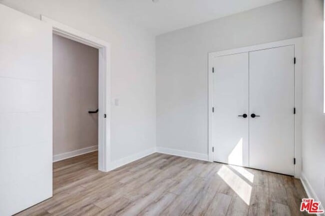 Building Photo - 624 W 83rd St