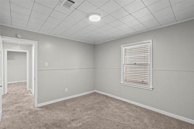 Building Photo - 1916 N Logan St