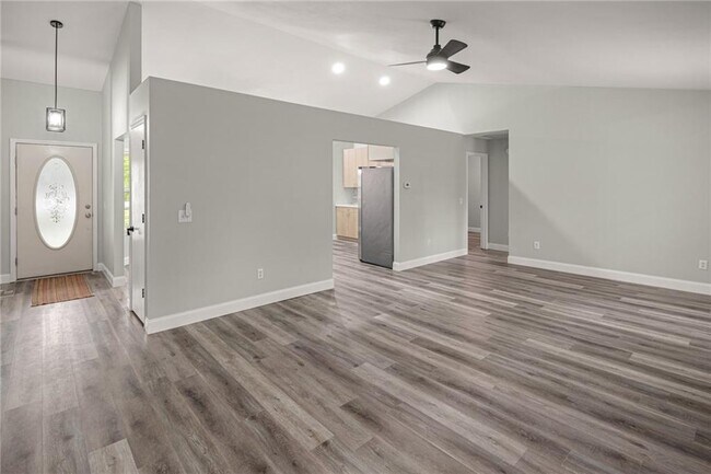 Building Photo - 6 Swanage Dr