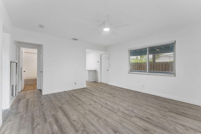 Building Photo - 430 NE 49th St