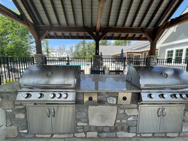 Building Photo - Willet | 4 Bed 3.5 Bath | Garage | 2287 sf | $3120 - $3432 | 8, 9, 13, 14, and 15 month lease terms