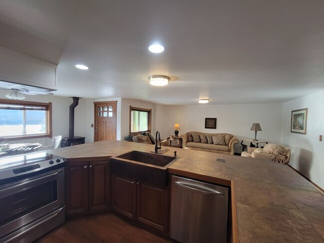 Building Photo - 421 Pleasant Dr W