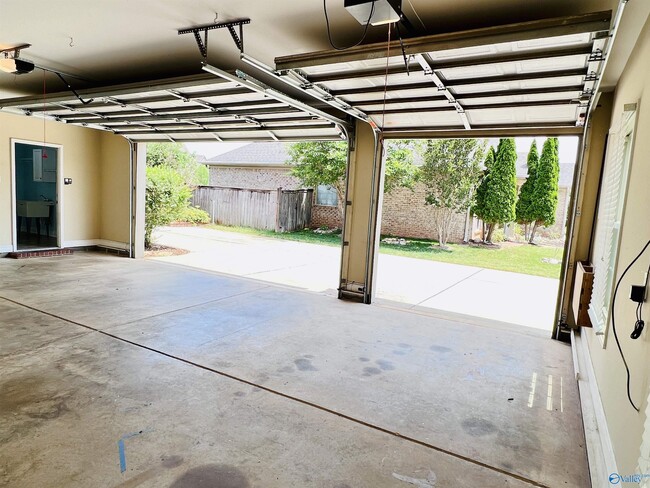 Building Photo - 104 Woodvale Dr