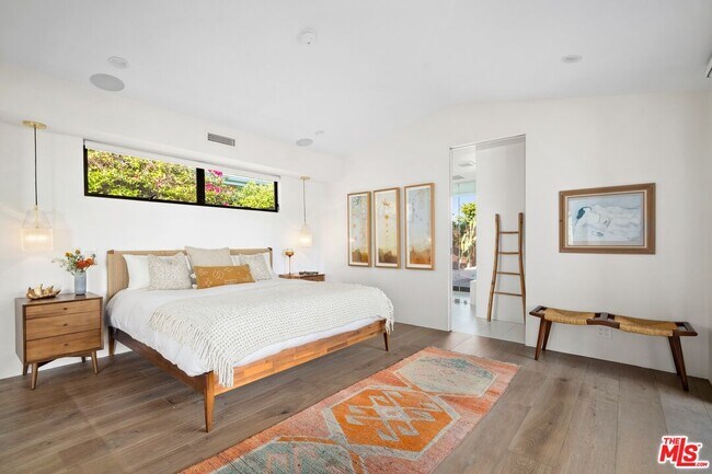 Building Photo - 2652 Byron Pl