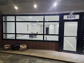 Building Photo - 602 WARWICK Ave