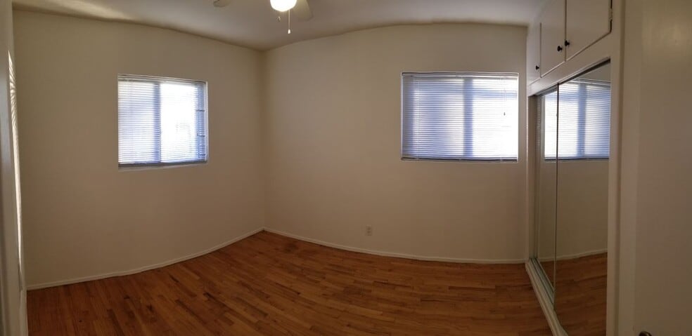 Building Photo - 2370 Walgrove Ave