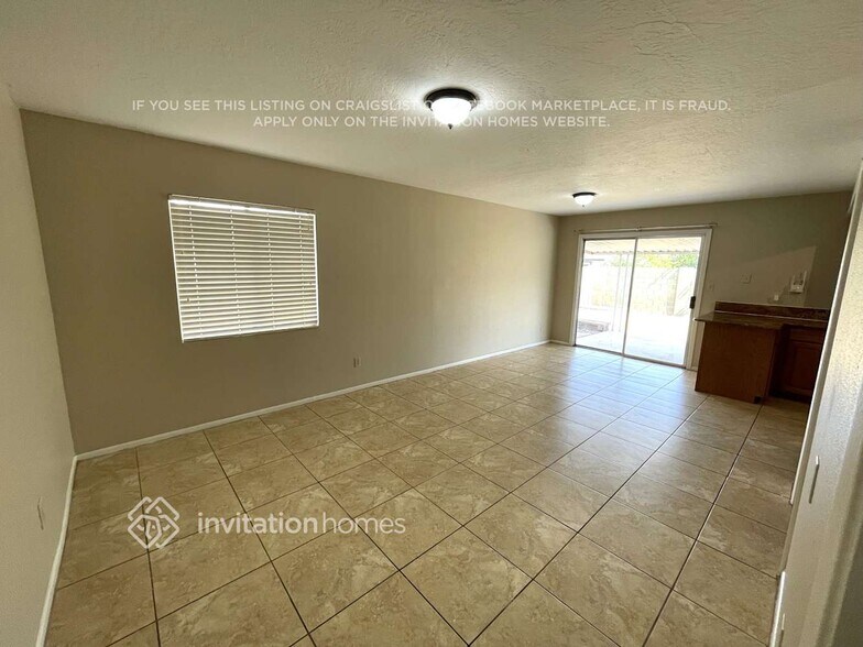 Building Photo - 1534 W Nopal Ave