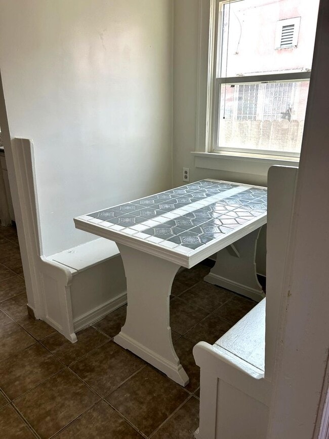 Building Photo - 3rd Ave Duplex