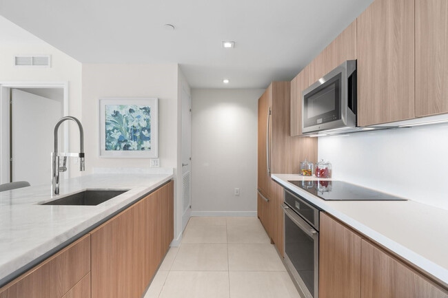 Building Photo - 401 N Birch Rd