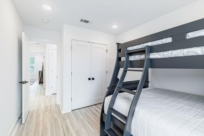 Building Photo - 125 Blue Eden Lp