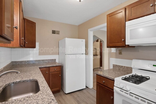 Building Photo - 5442 Bancroft Ave