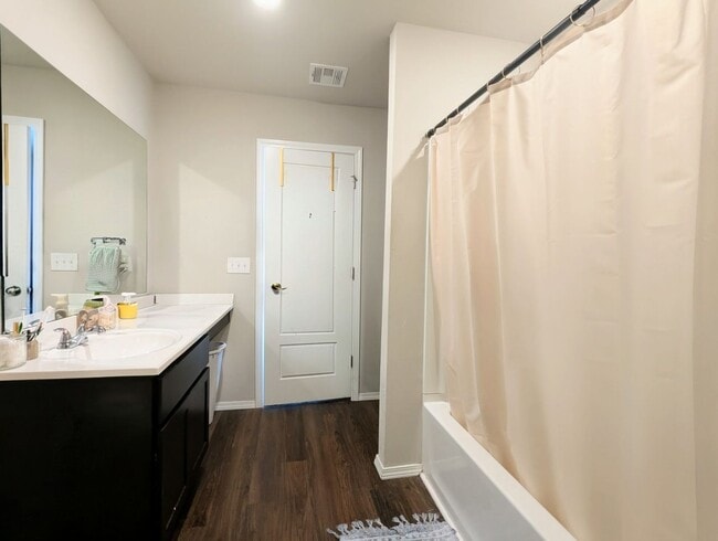 Building Photo - Welcome Home to Comfort and Convenience in Newcastle!