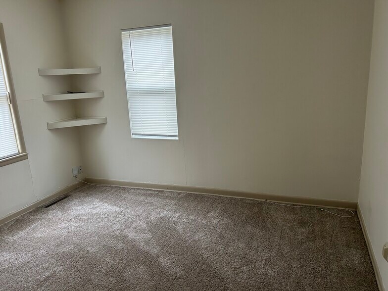 2nd bedroom - 808 N Sheridan St