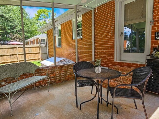 Building Photo - 908 Willivee Dr