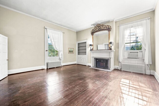 Building Photo - Charming 4BE/3BA Home in Historic Downtown Franklin!