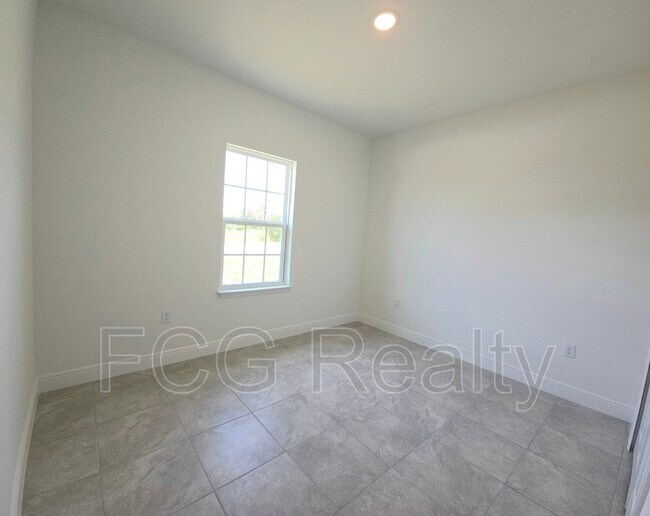 Building Photo - 5383 SW 150th Lane Rd