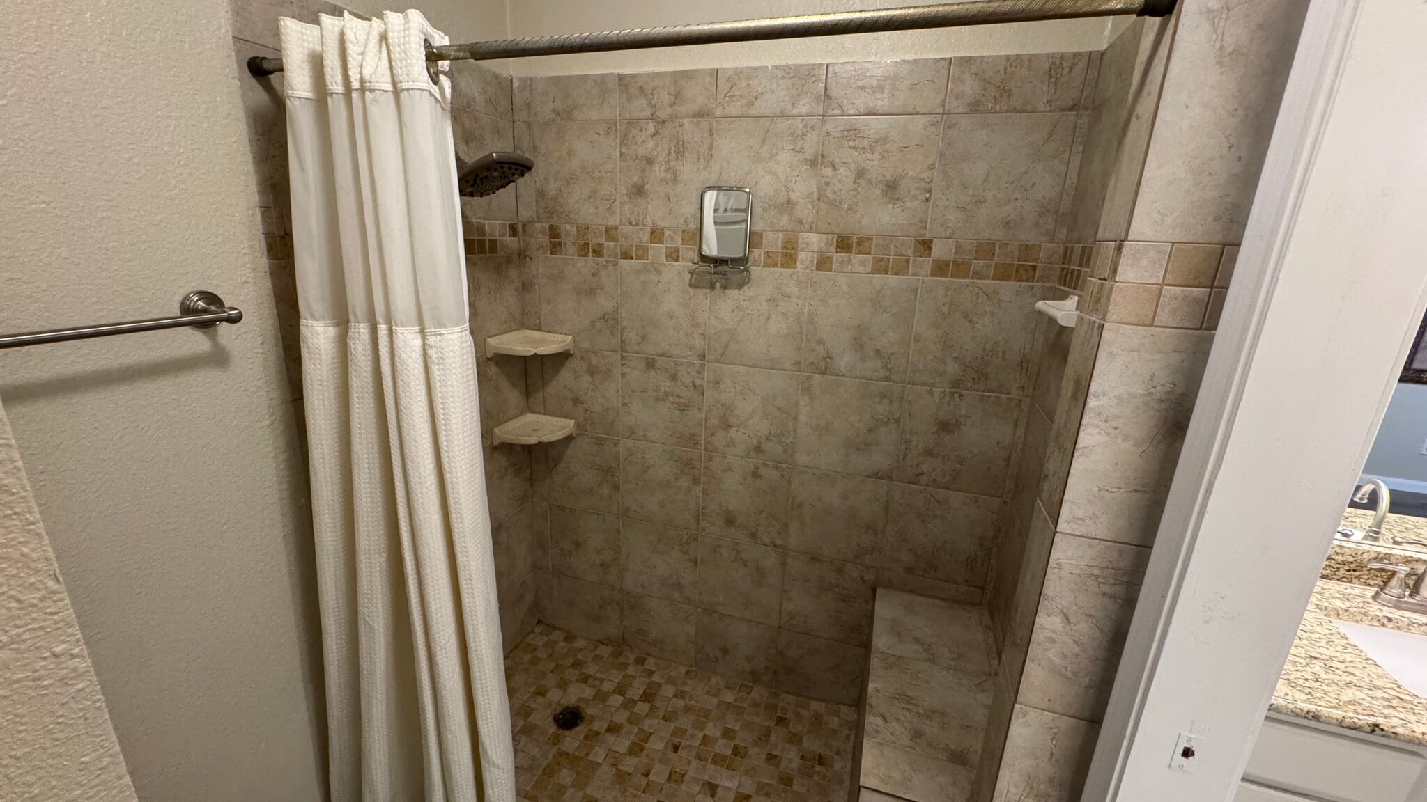 Master Bathroom (4) - 356 W Harwood Rd