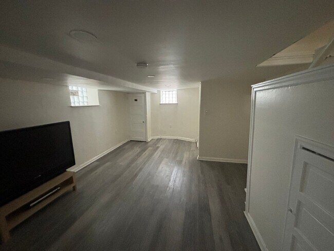 Building Photo - 1123 Gilham St