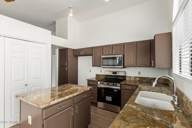 Building Photo - 768 S Martinique Dr