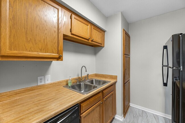 Building Photo - 1900 Bay Area Blvd