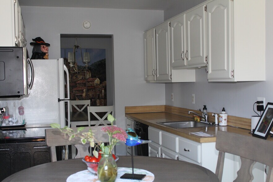 Building Photo - 42169 Gladwin St