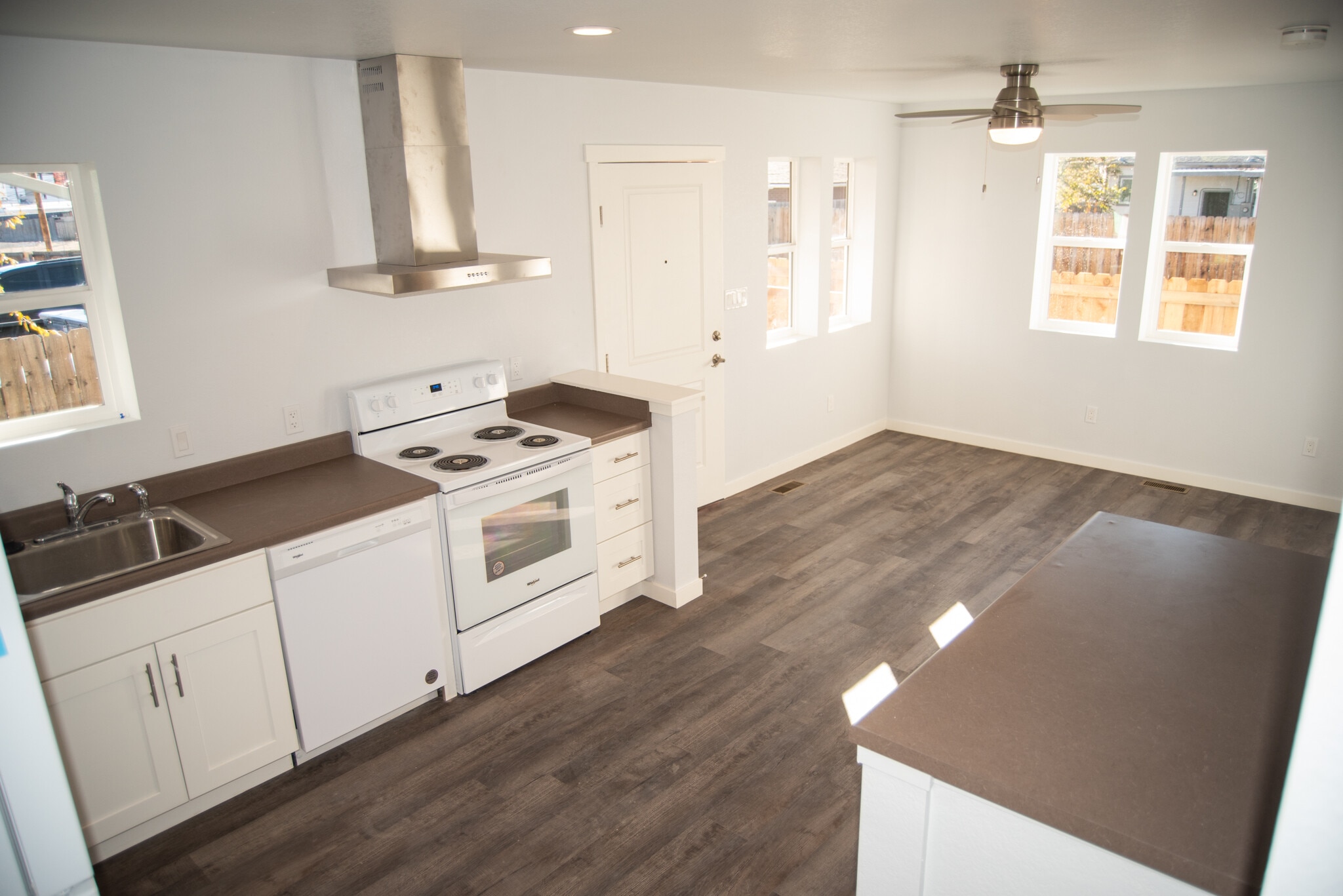 Building Photo - 223 S Hazel Ct