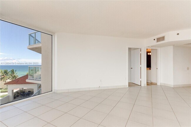 Building Photo - 7330 Ocean Terrace