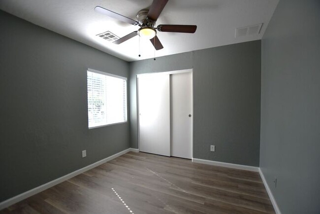 Building Photo - 2822 E Bagdad Rd