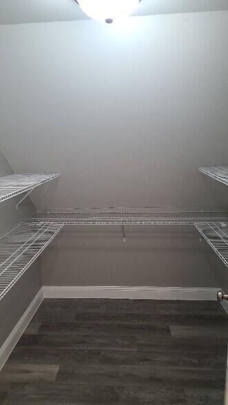 Building Photo - 1132 Hanley St