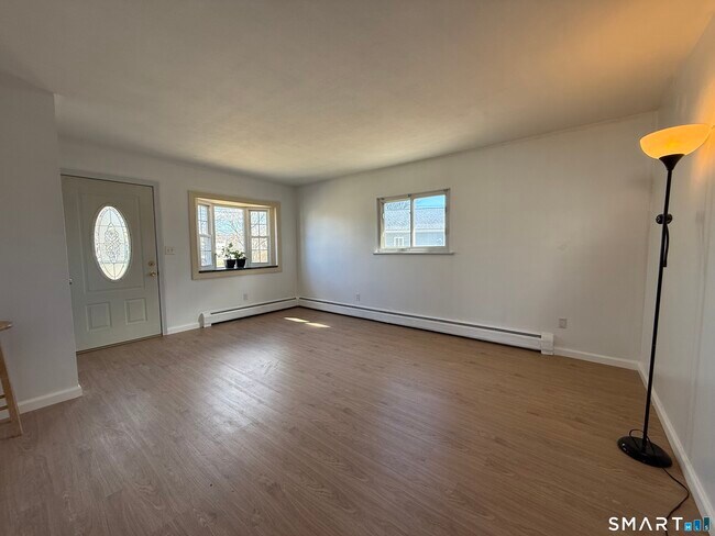 Building Photo - 35 Early Ave