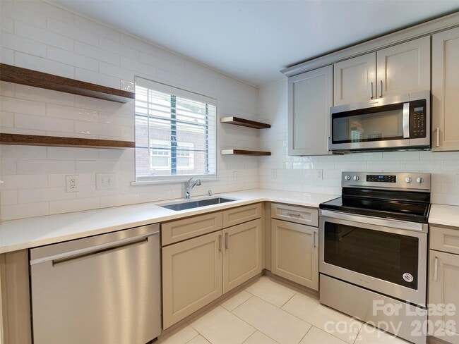 Building Photo - 1520 Mimosa Ave