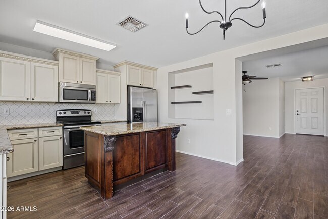 Building Photo - 10538 W Foothill Dr