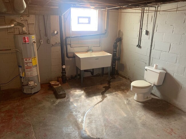 Building Photo - Spacious 2-bedroom 1-bath Townhome, Christy Park McK