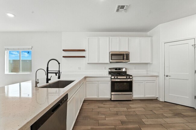Building Photo - Stunning new build in Glendale, AZ!