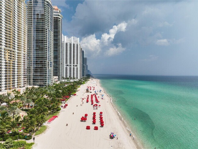 Building Photo - 17555 Collins Ave