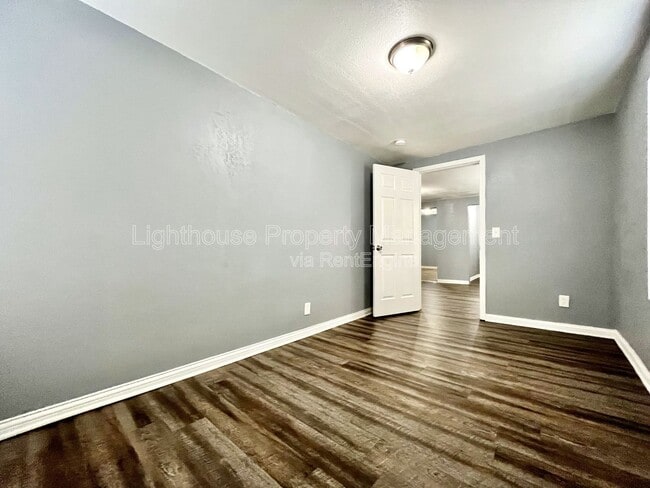 Building Photo - 273 E Forest Ave