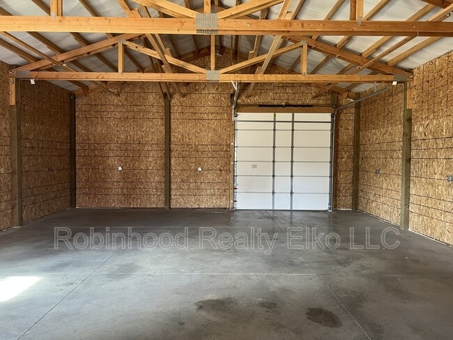 Building Photo - 818 Abarr Plaza