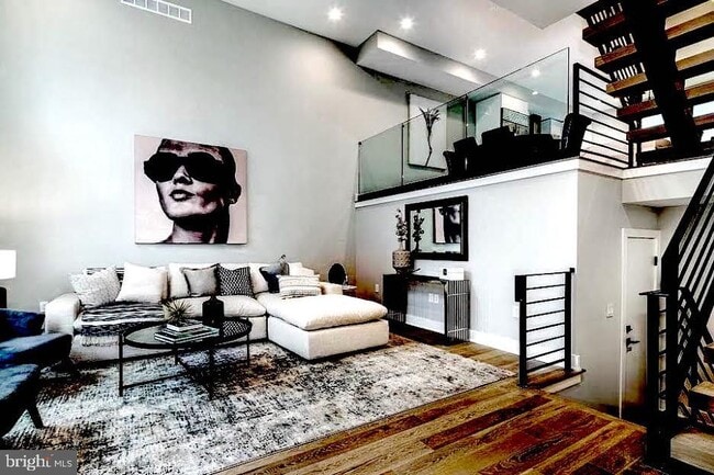 Building Photo - 2102 Kimball St