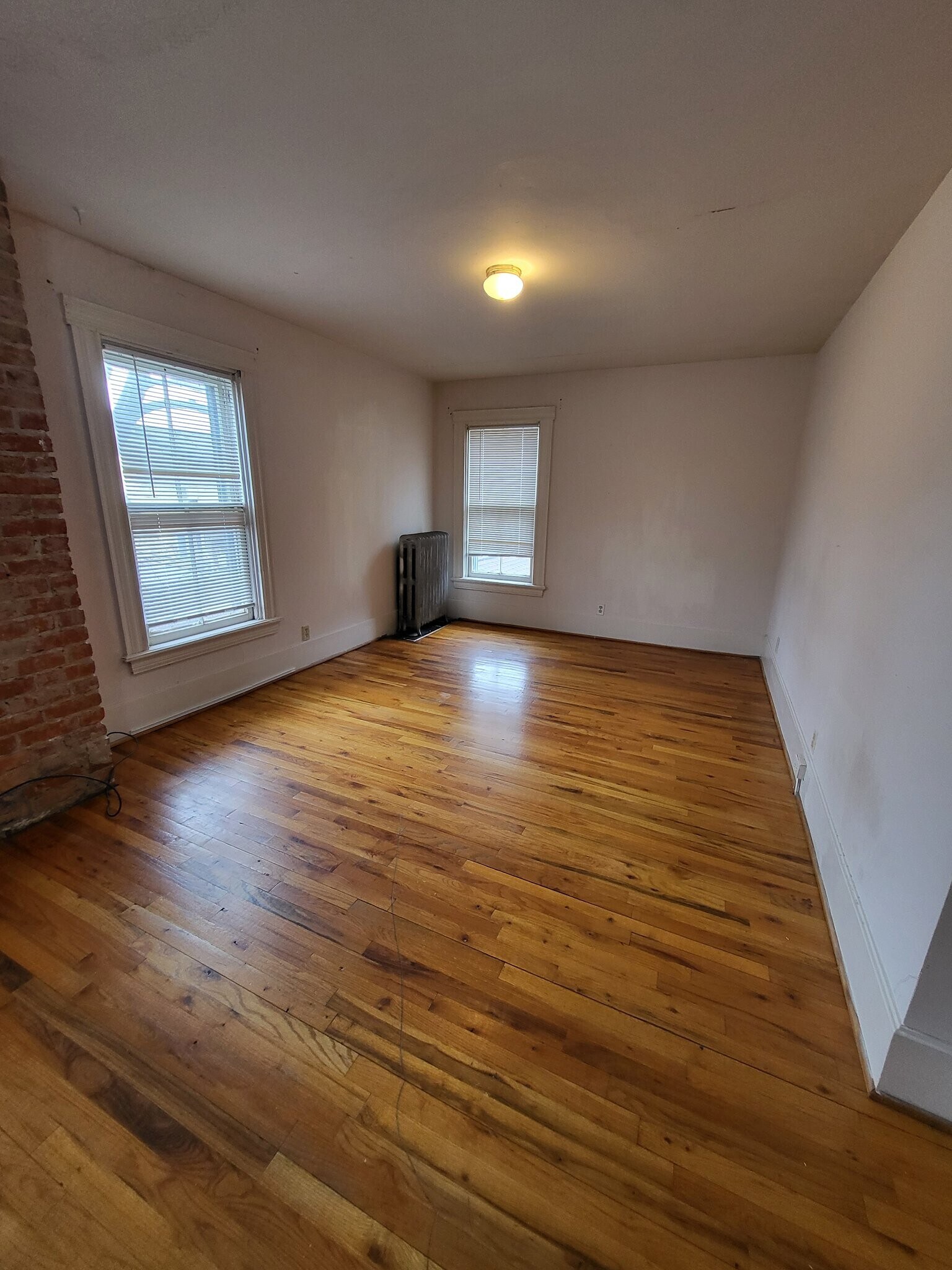 Building Photo - 376 Pearl St